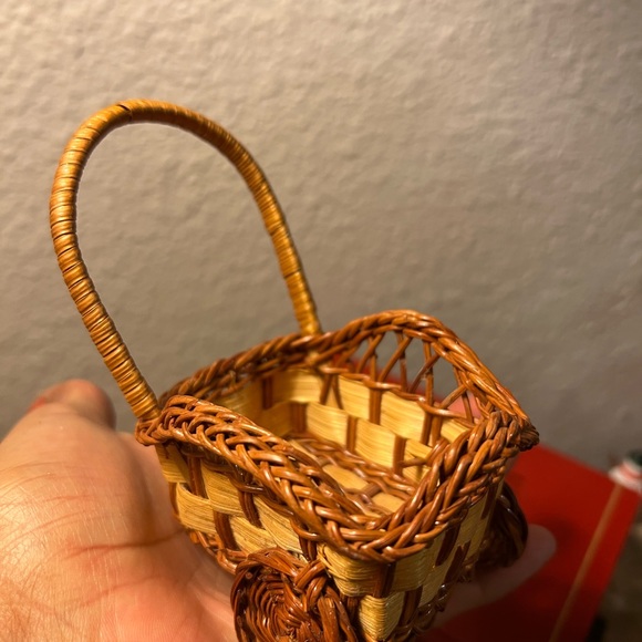 Vintage Small Brown Wicker Figurine Wheelbarrow Trinket Basket Jewelry Box - Picture 3 of 8